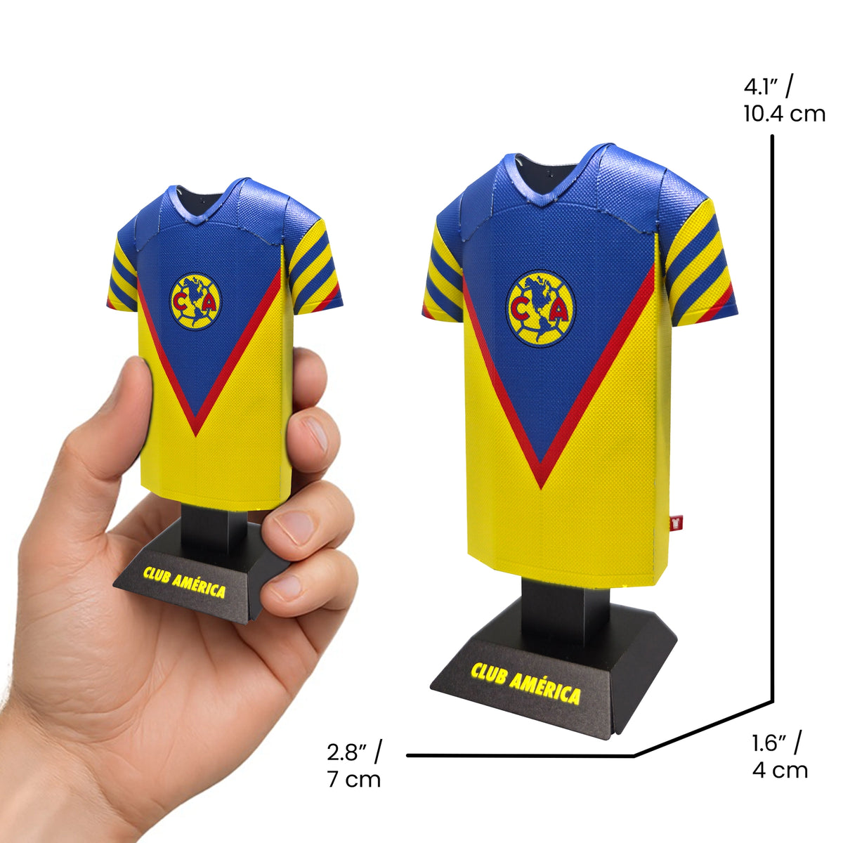 Miniature Club América soccer jersey on a stand held by a hand, with measurements indicated.