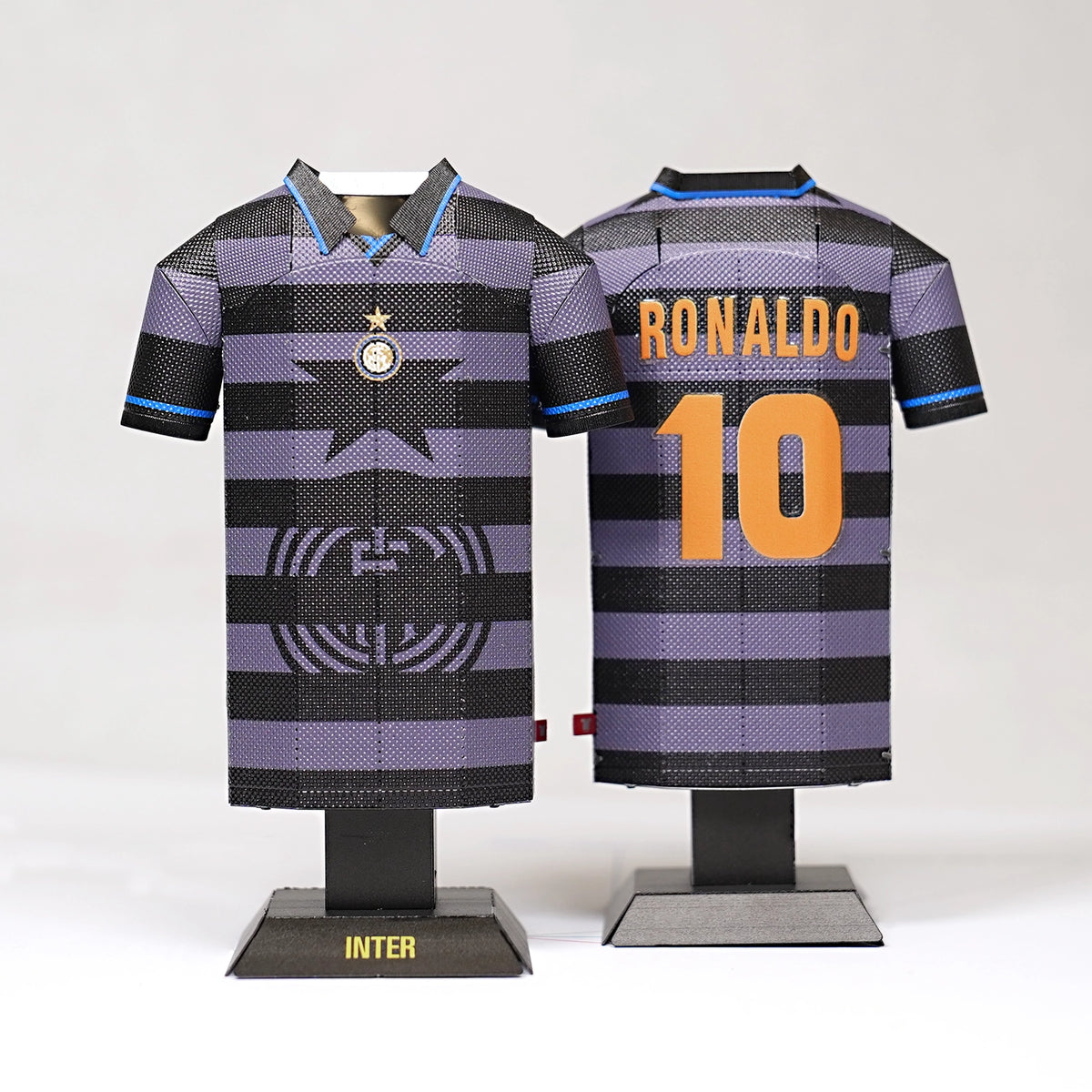A 3D metal collectible set showing both the front and back views of a classic retro Inter Milan third jersey.